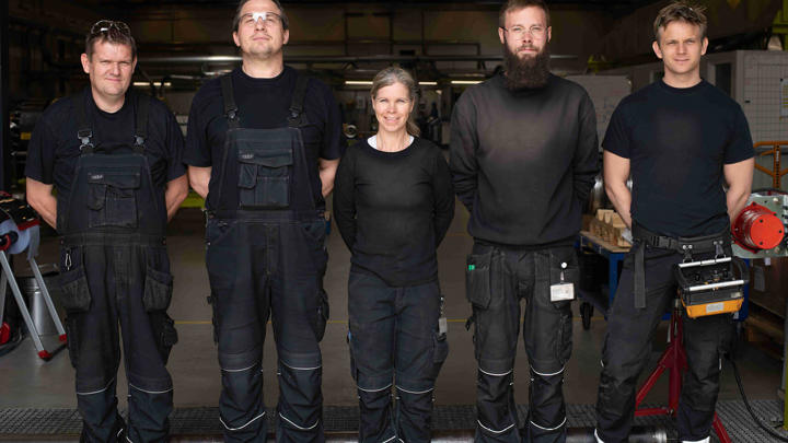 1712 X 963  - Manu Team