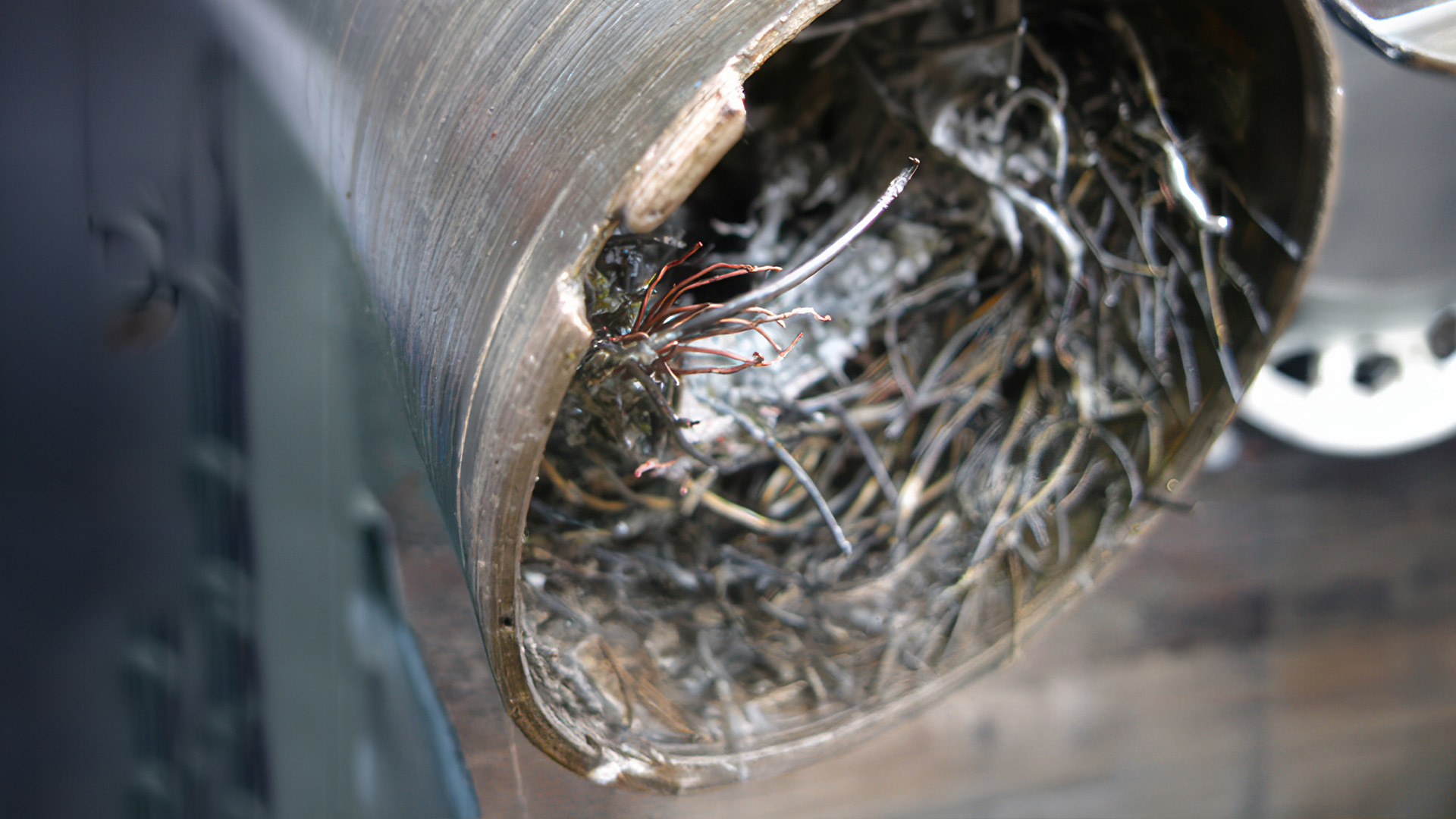 Image showing the interior of a pipe filled with tangled wire, demonstrating Welltec novel fishing services.